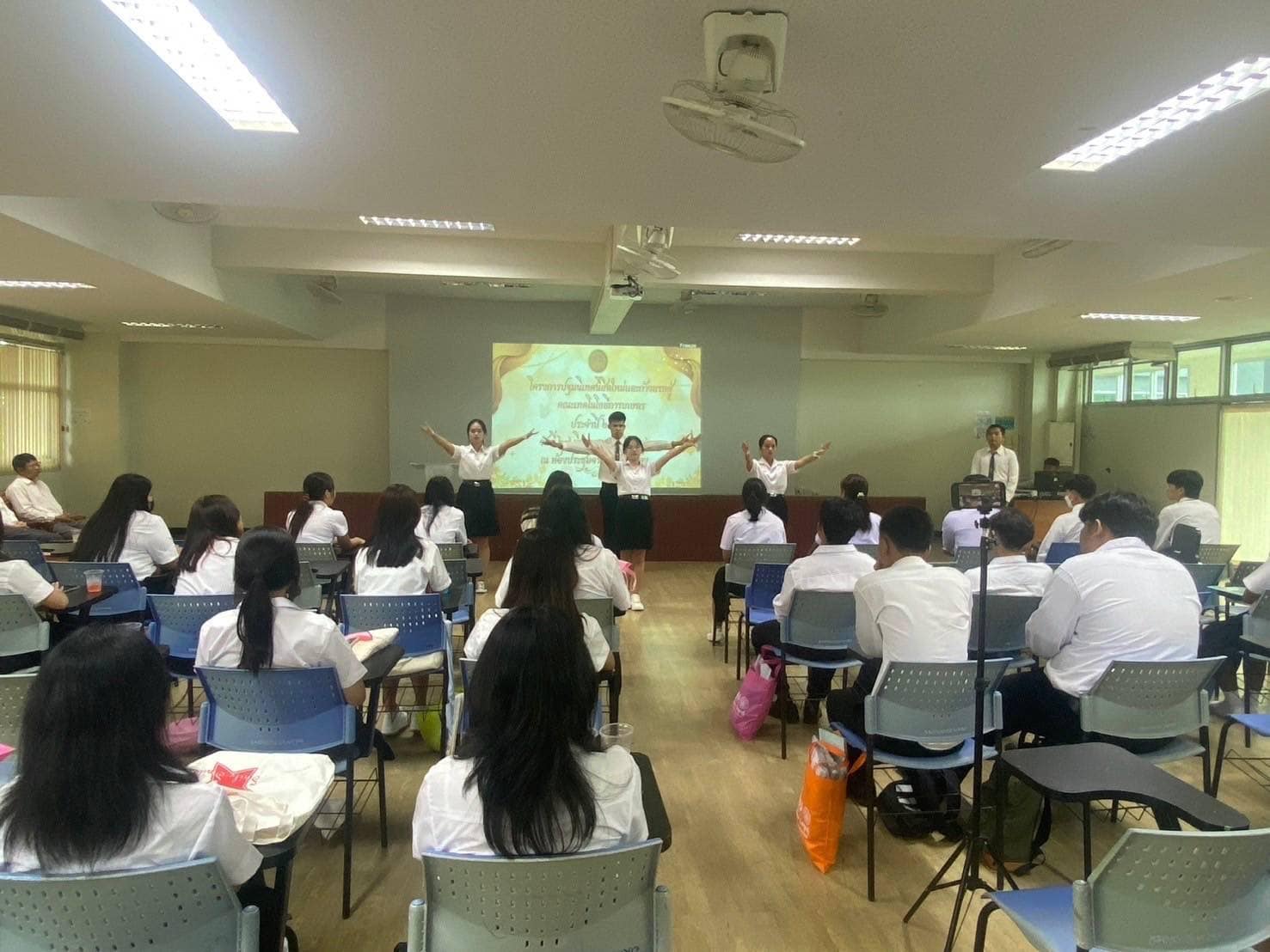 กิจกรรมโครงการปฐมนิเทศนิสิตใหม่ คณะเทคโนโลยีการเกษตร มหาวิทยาลัยบูรพา วิทยาเขตสระแก้วประจำปีการศึกษา 2567 วันที่ 27 มิถุนายน 2567