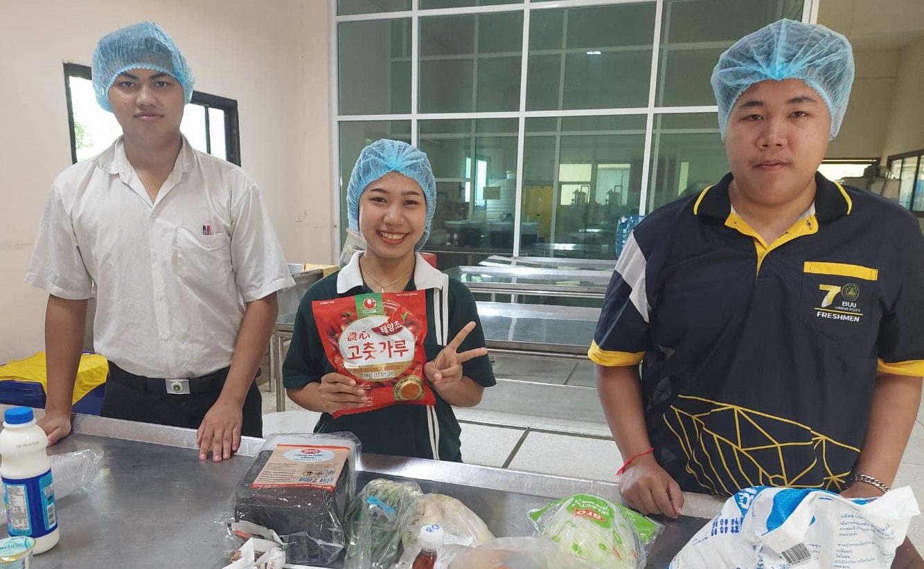 กิจกรรมการจัดการเรียนการสอนแบบ Active Learning นิสิตชั้นปีที่ 3 สาขาพัฒนาผลิตภัณฑ์อุตสาหกรรมเกษตร คณะเทคโนโลยีการเกษตร ในรายวิชา จุลชีววิทยาสำหรับพัฒนาผลิตภัณฑ์อุตสาหกรรมเกษตร (Microbiology for Agro-Industrial Product Development) เรียนรู้กระบวนการทำ